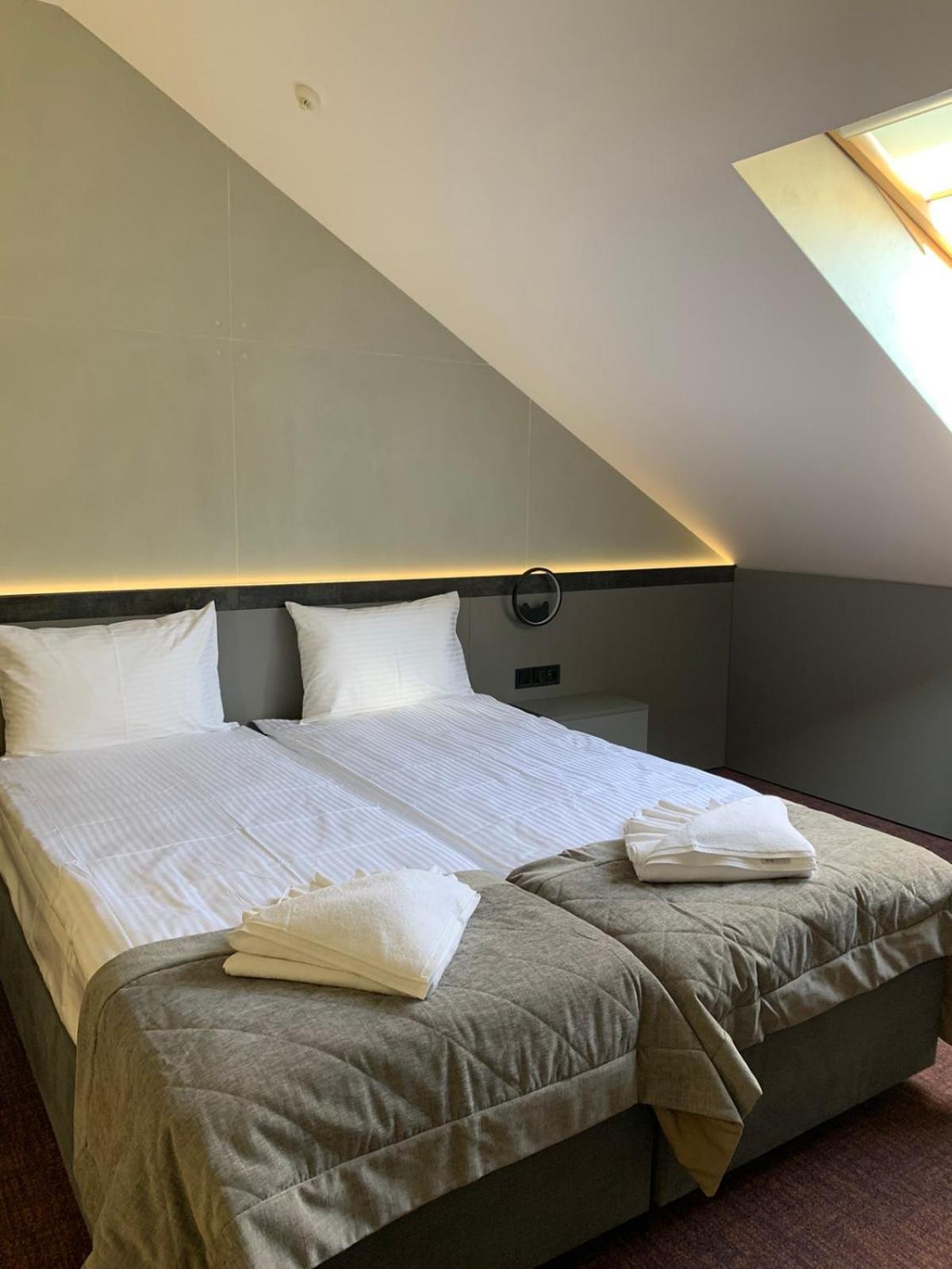 Арта Hotel Yavoriv  Екстериор снимка