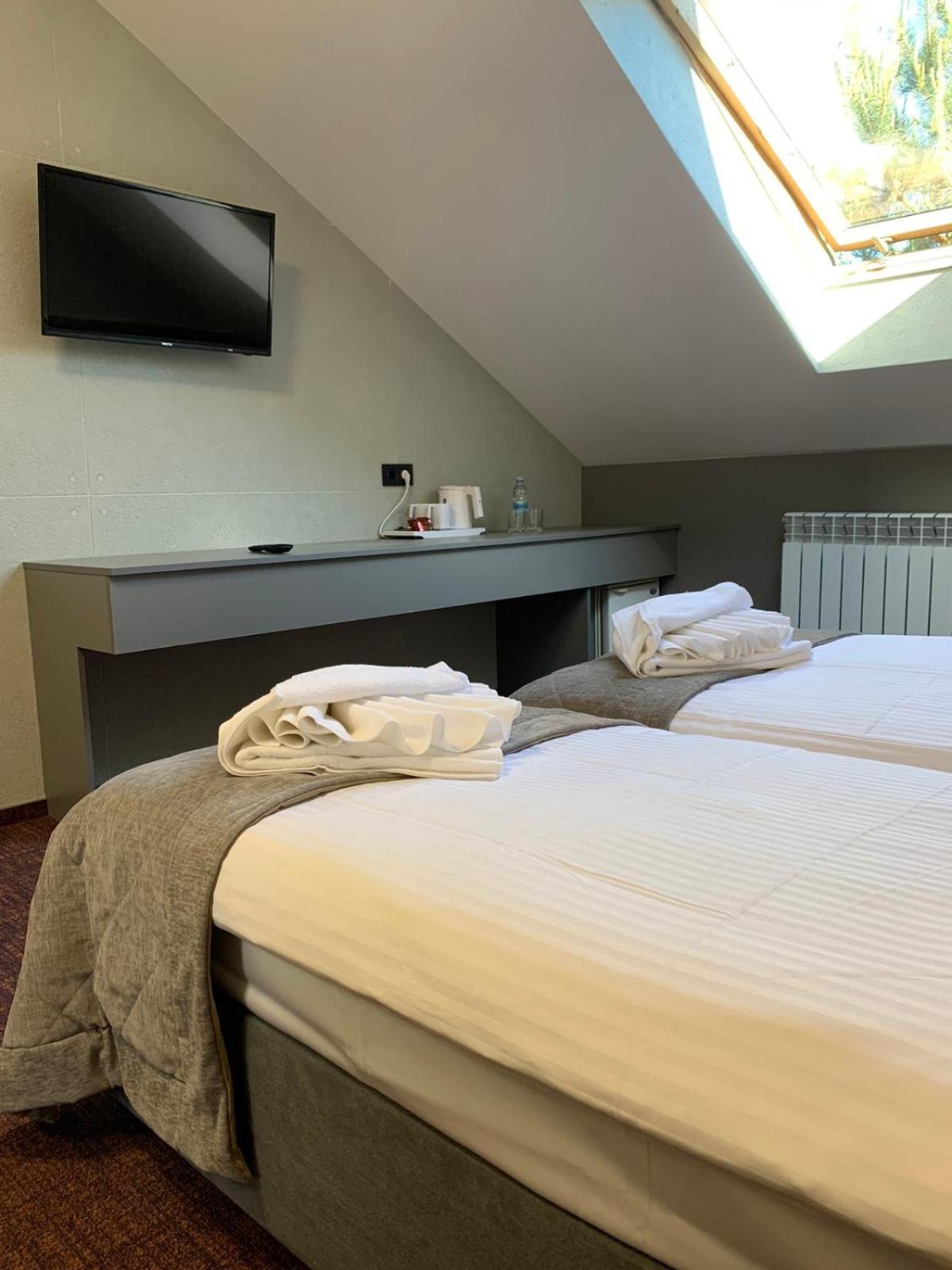 Арта Hotel Yavoriv  Екстериор снимка
