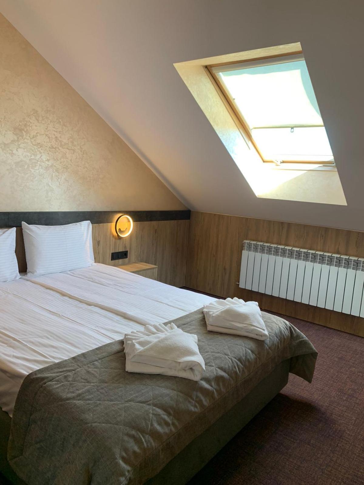 Арта Hotel Yavoriv  Екстериор снимка