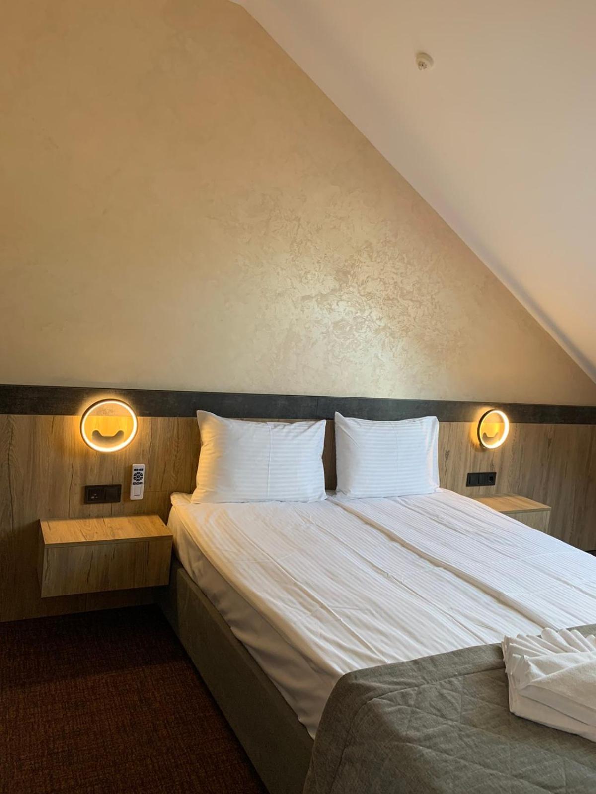 Арта Hotel Yavoriv  Екстериор снимка