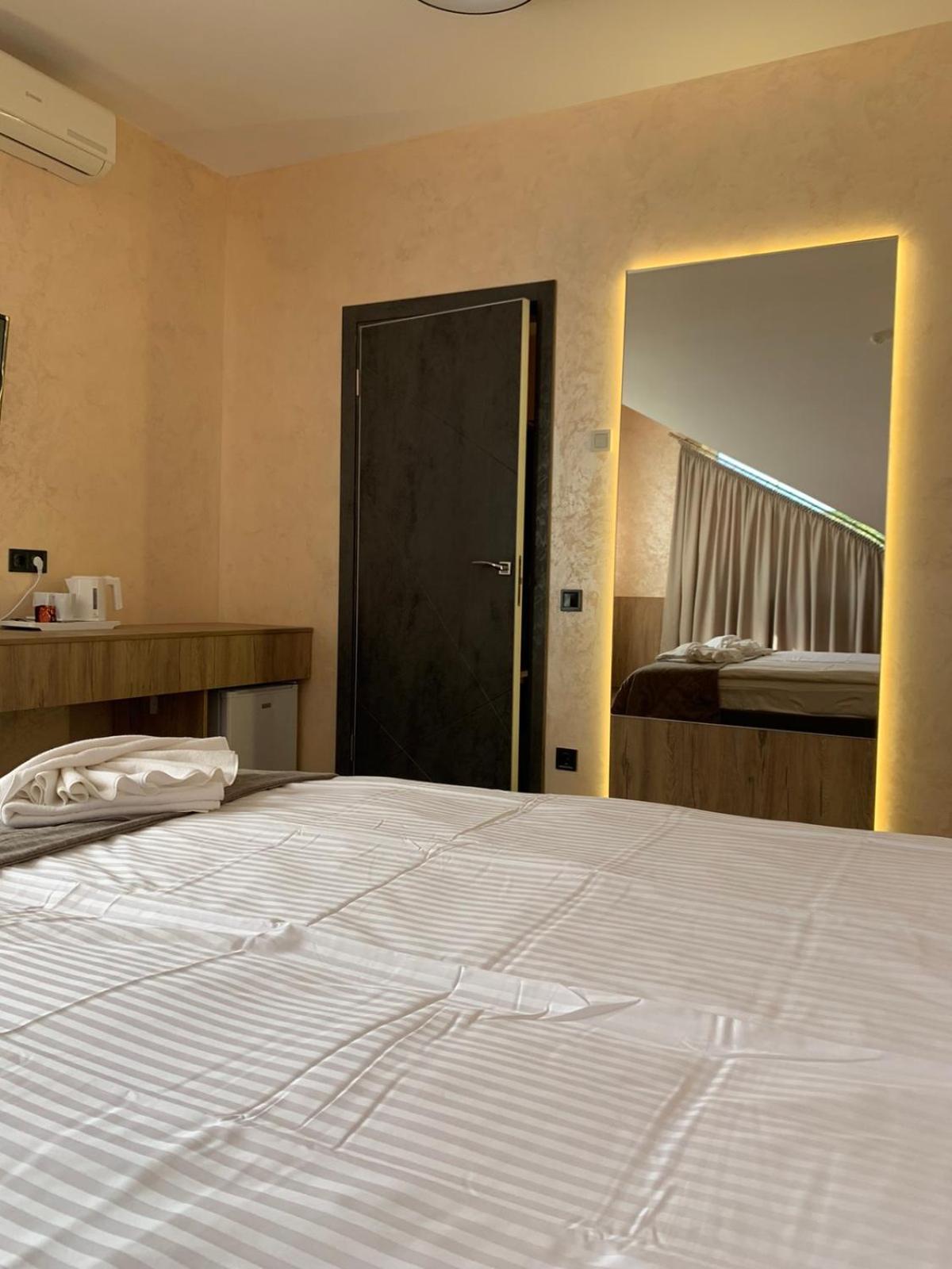 Арта Hotel Yavoriv  Екстериор снимка