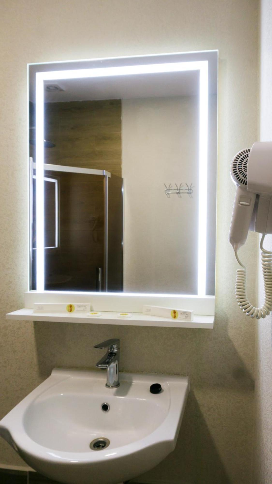 Арта Hotel Yavoriv  Екстериор снимка